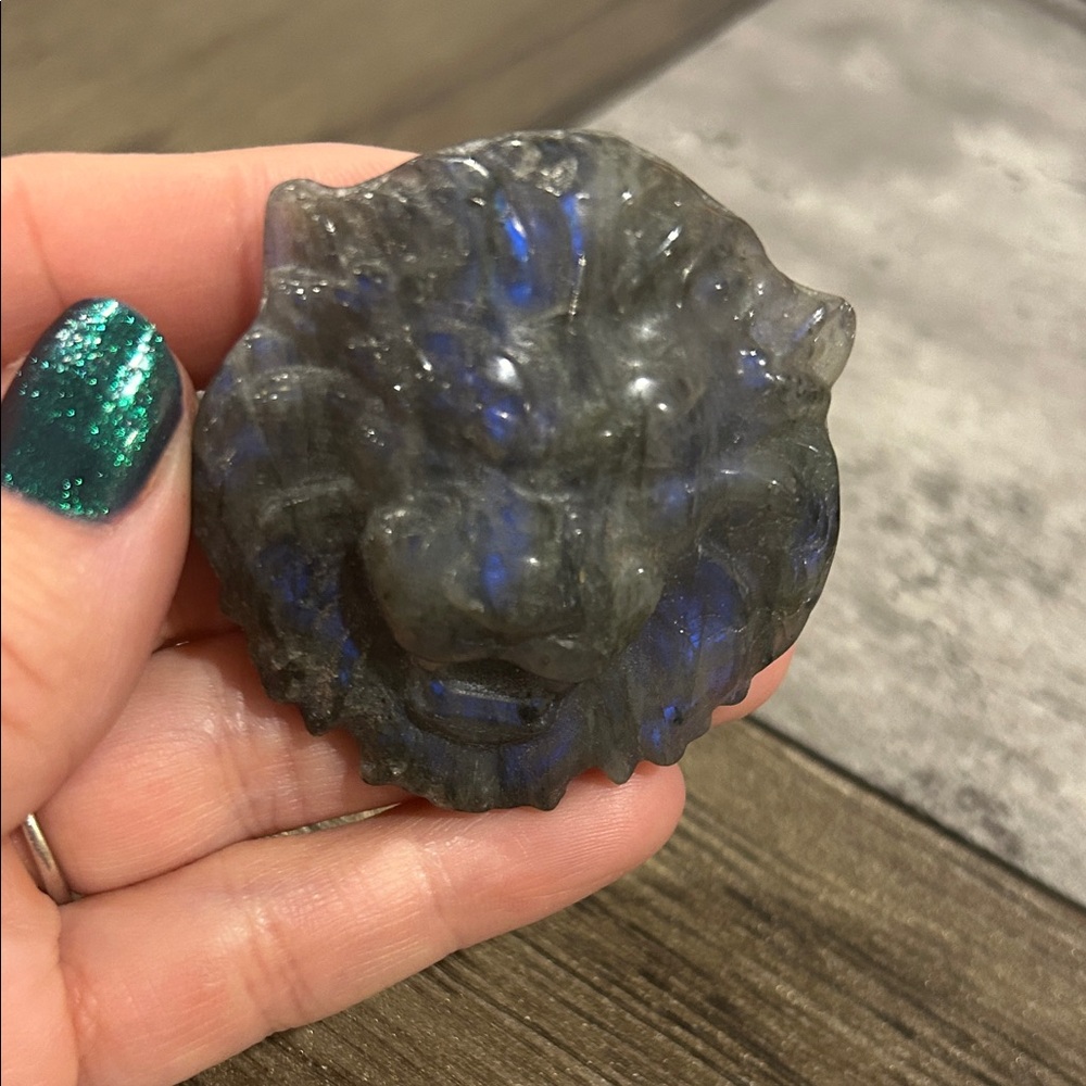 Labradorite Lion Head Crystal - Picture 3 of 6